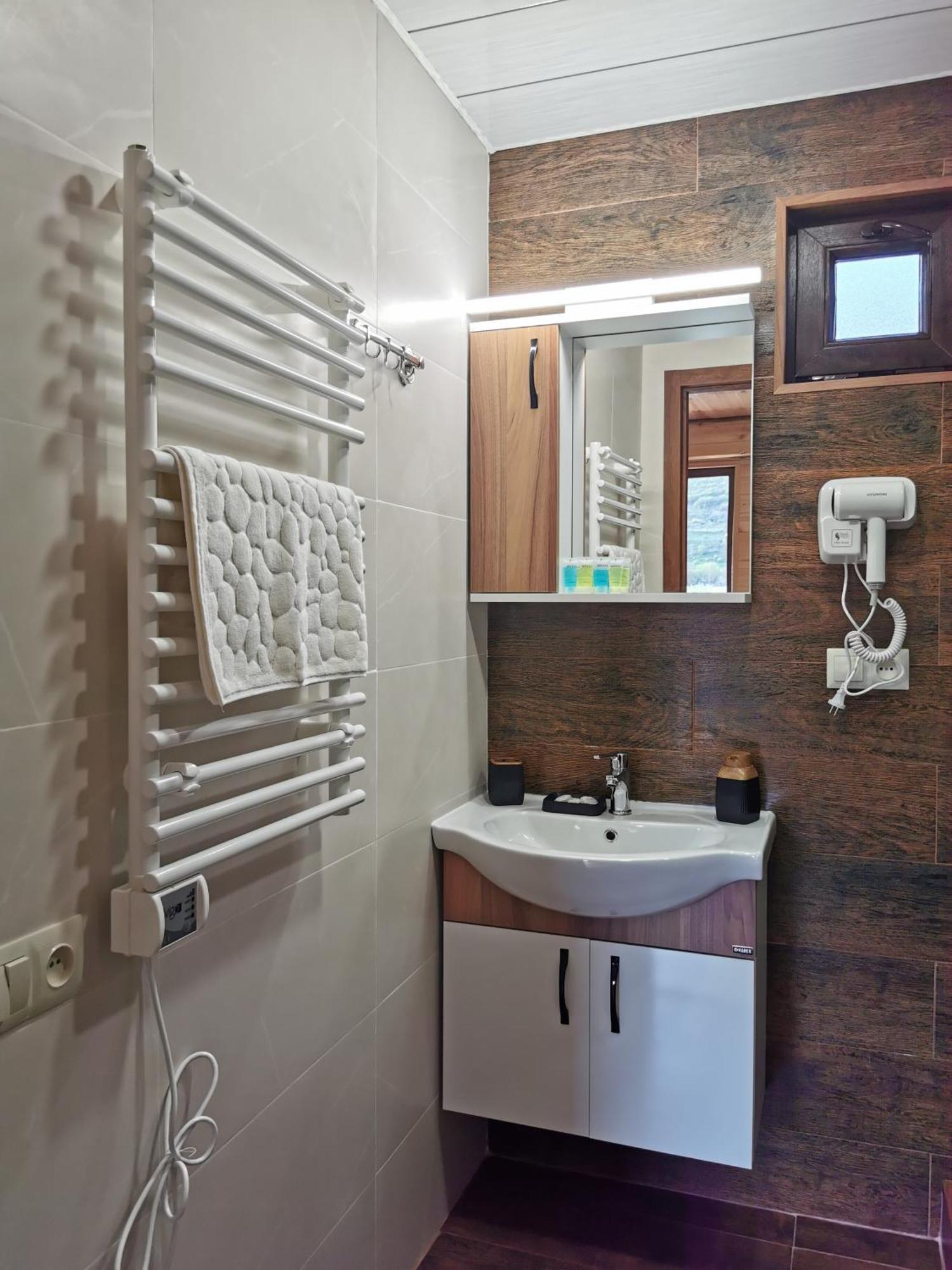 Chateau Ateni Cottages Gori Bagian luar foto