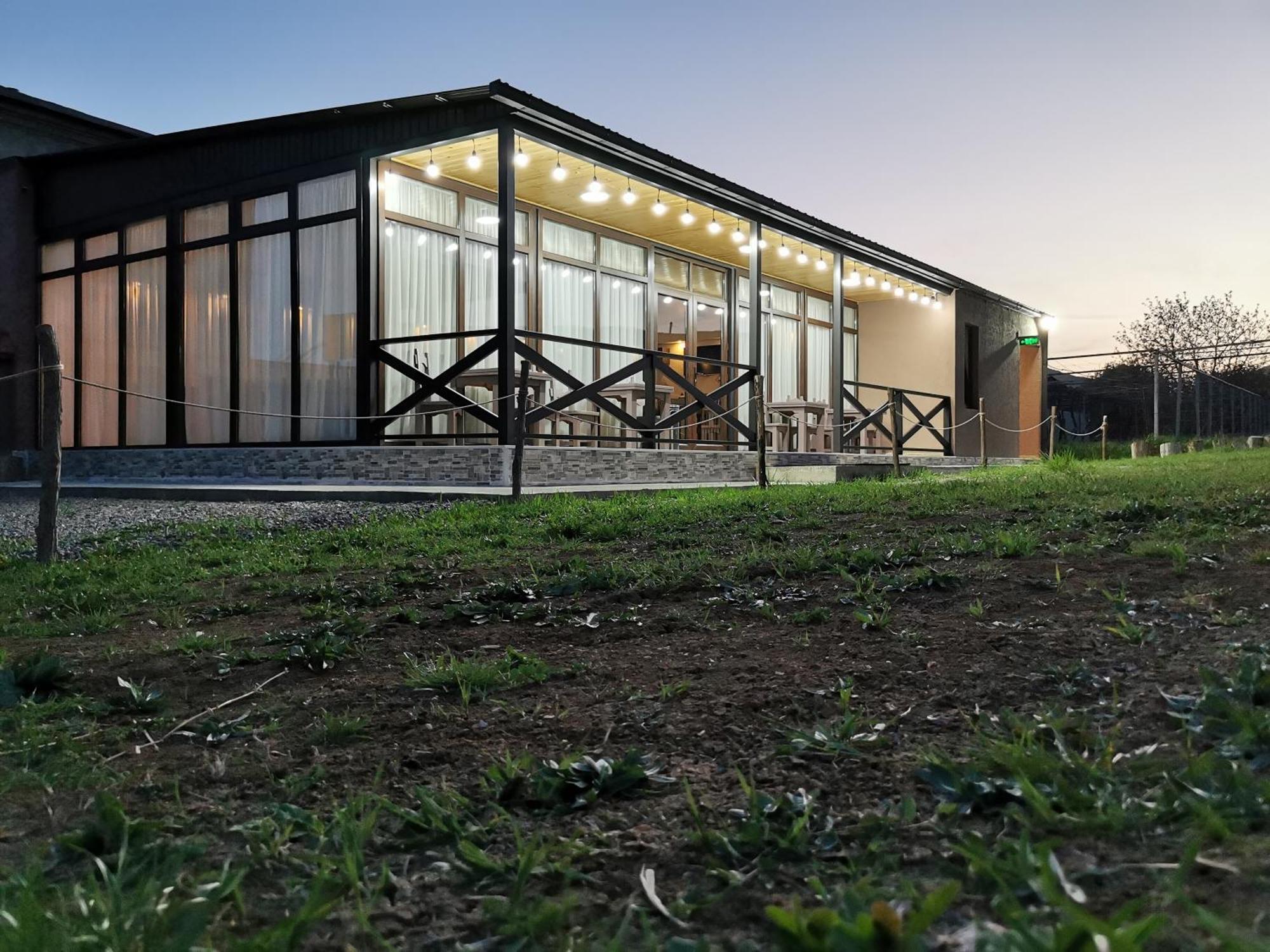 Chateau Ateni Cottages Gori Bagian luar foto